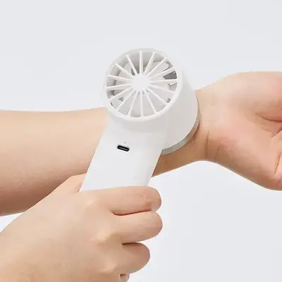 熱中症の予防にも効果的な冷却プレート付きです。