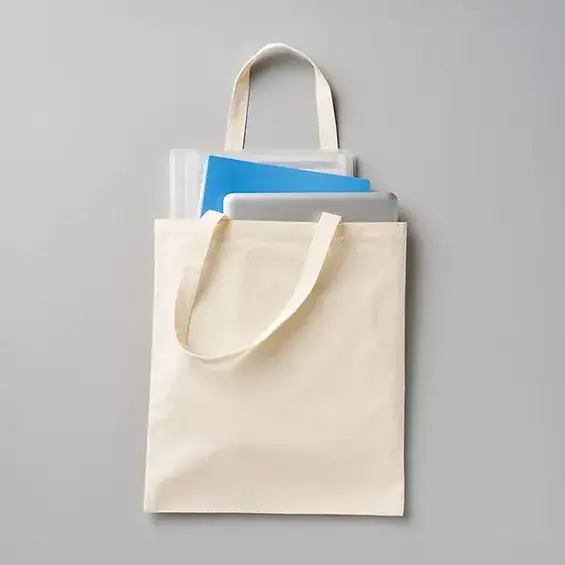 A3も入るしっかりとしたサイズ感で、配布資料の多い展示会バッグとして アーティスト物販としてなど、幅広い用途にご利用いただけます。