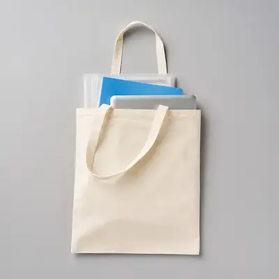 A3も入るしっかりとしたサイズ感で、配布資料の多い展示会バッグとして アーティスト物販としてなど、幅広い用途にご利用いただけます。