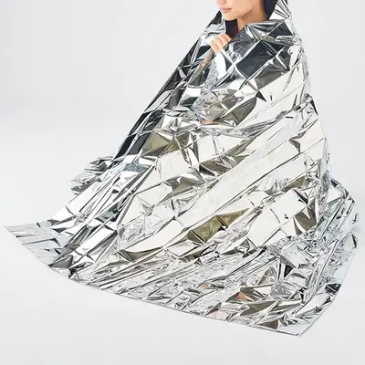男女を問わず、体全体をすっぽり包むことのできる1300mm×2100mmサイズです。 男女を問わず、体全体をすっぽり包むことのできる1300mm×2100mmサイズです。