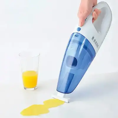 充電式コードレスタイプなので車内のお掃除も簡単。乾湿両用なのでちょっとこぼしたジュースなどもサッと吸引できます。 充電式コードレスタイプなので車内のお掃除も簡単。乾湿両用なのでちょっとこぼしたジュースなどもサッと吸引できます。