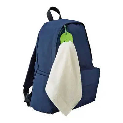 カラビナ付きだからバッグパックなどにぶら下げられます。 カラビナ付きだからバッグパックなどにぶら下げられます。