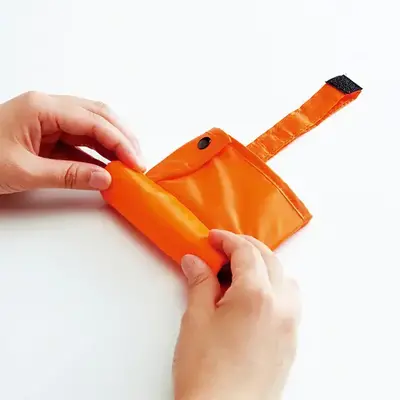 収納時は小さく折りたたんで持ち運び楽々。 収納時は小さく折りたたんで持ち運び楽々。