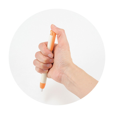 ボタンを押すと消しゴムが出ます。 ボタンを押すと消しゴムが出ます。