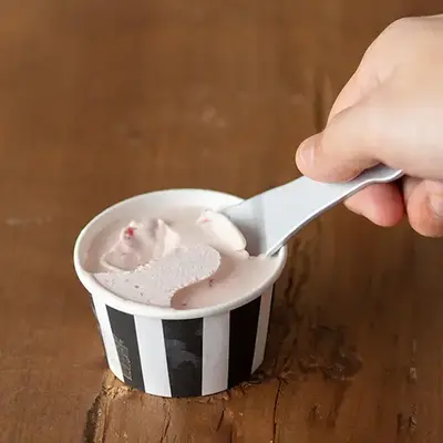 カッチカチに凍ったアイスクリームも簡単に食べごろの固さに。 カッチカチに凍ったアイスクリームも簡単に食べごろの固さに。