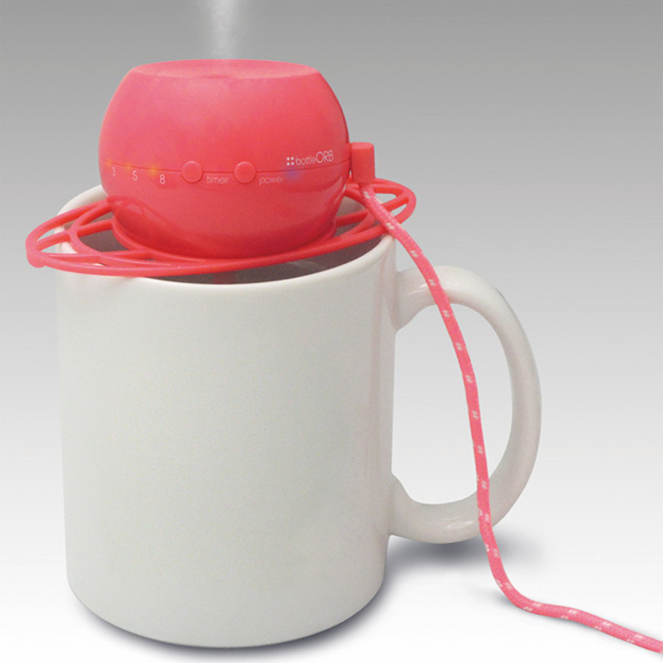 付属のカップホルダーでマグカップでも加湿可能。