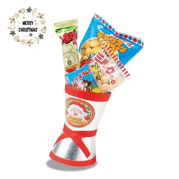 お子様が大好きな駄菓子が5点入れられたクリスマスブーツです。