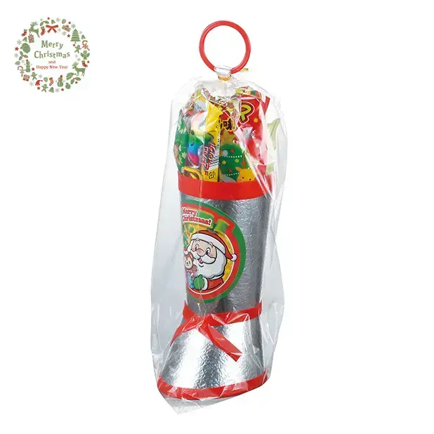 お菓子がてんこ盛り、なんと7点もの駄菓子が詰められたクリスマスブーツです。