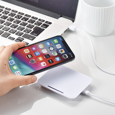 スマホを置くだけで簡単に充電可能 スマホを置くだけで簡単に充電可能