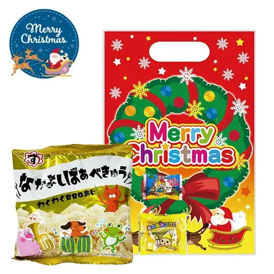 クリスマスイベントでの参加賞や来場者向けノベルティに。お菓子3点が袋に詰められています。